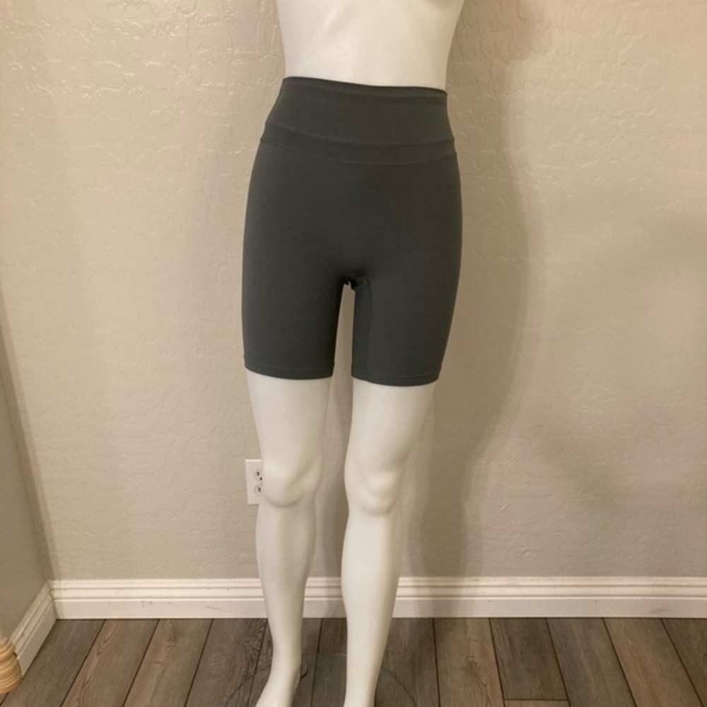 Tiger Friday Dancewear Women’s Gray Shorts Small